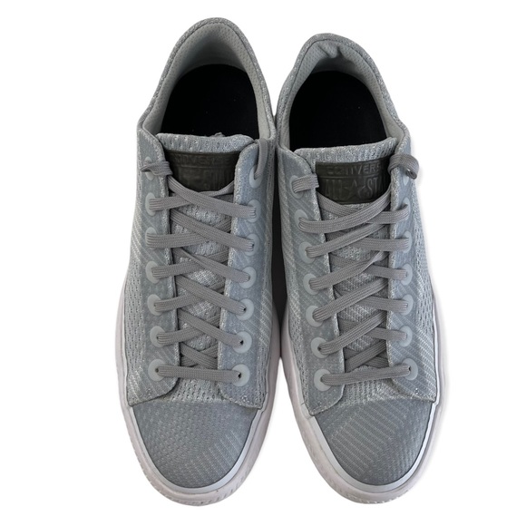 Converse Women’s Shoes Size 8.5 - Picture 2 of 9